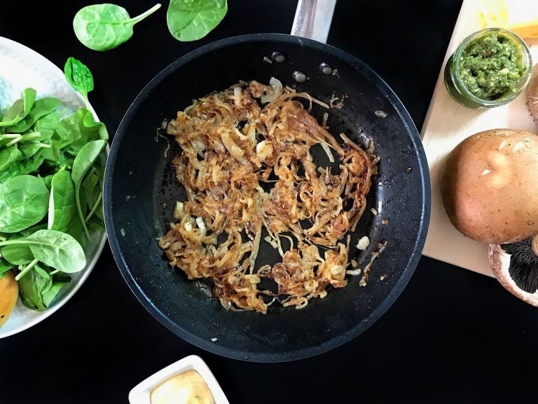 PortoBello burger s pestem z medvědího česneku