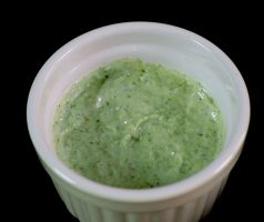 PortoBello burger s pestem z medvědího česneku