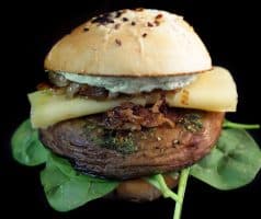 PortoBello burger s pestem z medvědího česneku