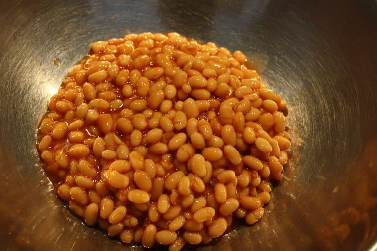 Karbanátky z bílých fazolí v tomatu a pórku