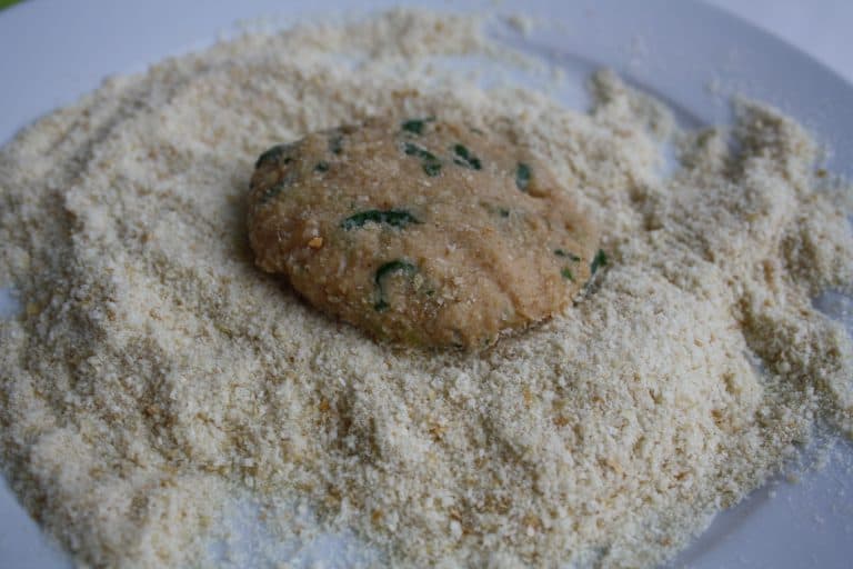 Karbanátky z bílých fazolí v tomatu a pórku