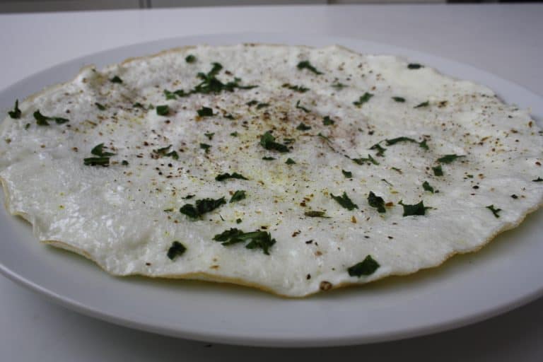 Houbová smaženice v bílkové omeletě