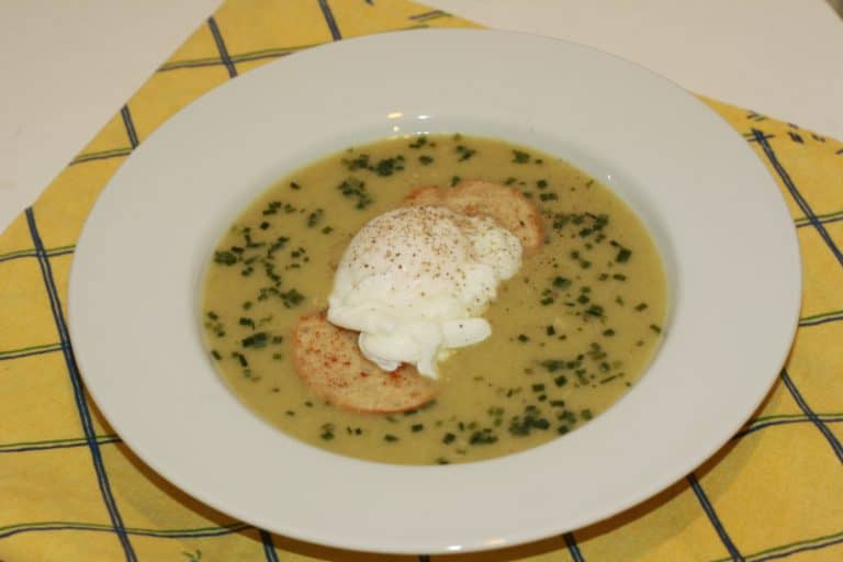 Krémová zeleninová polévka se zastřeným vejcem