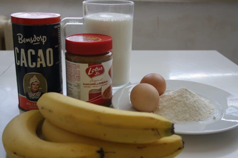 Čokoládové palačinky s jablky a banány