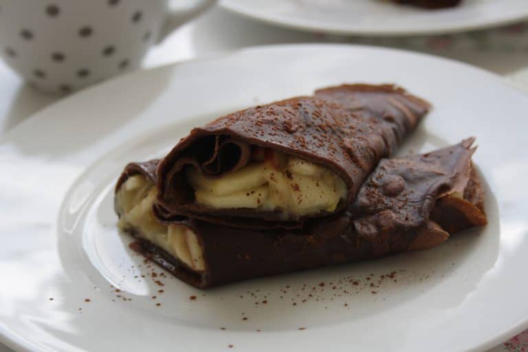 Čokoládové palačinky s jablky a banány