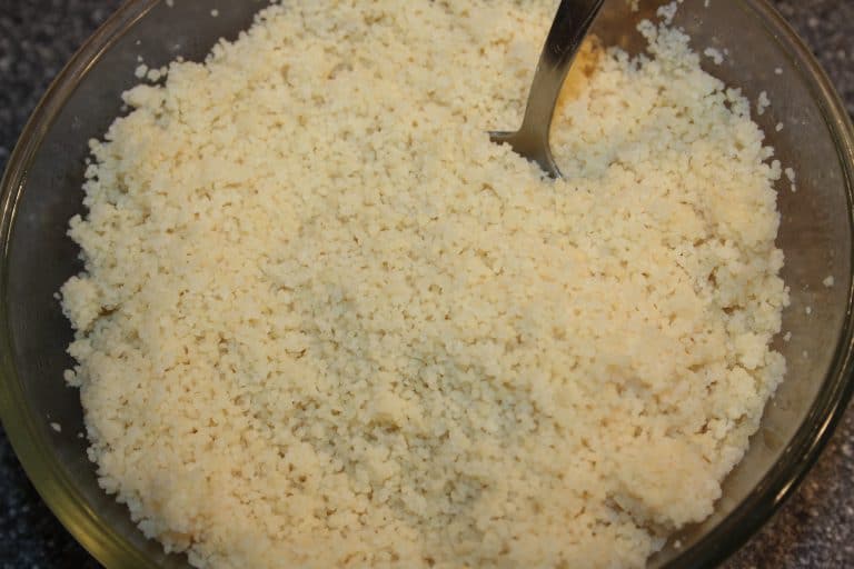 Kuskus s brokolicí, žampiony a domácím pestem