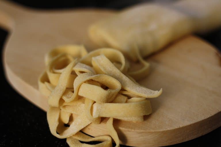 Čerstvé domácí těstoviny s pórkovým pestem