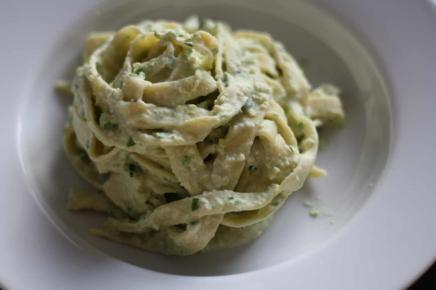 Čerstvé domácí těstoviny s pórkovým pestem