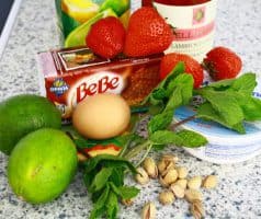 Dortík z jahodového sorbetu a limetové pěny