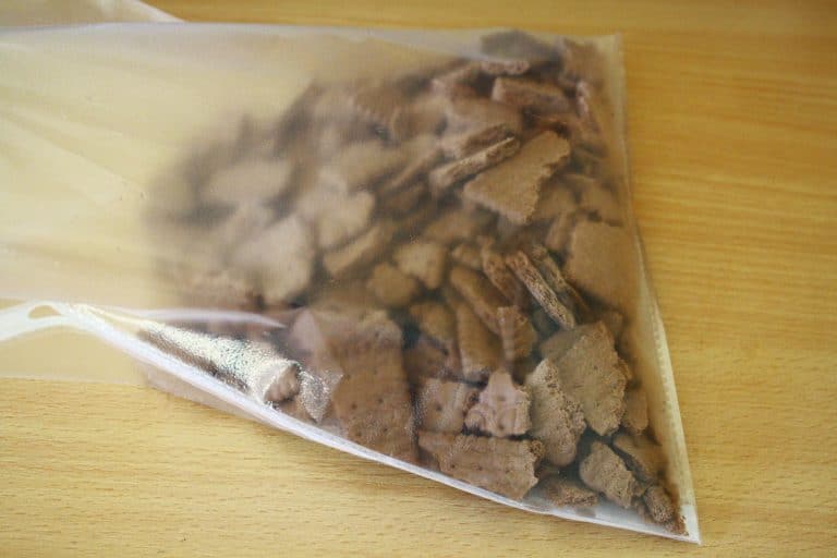 Dortík z jahodového sorbetu a limetové pěny