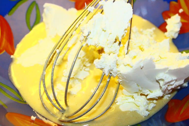 Dortík z jahodového sorbetu a limetové pěny