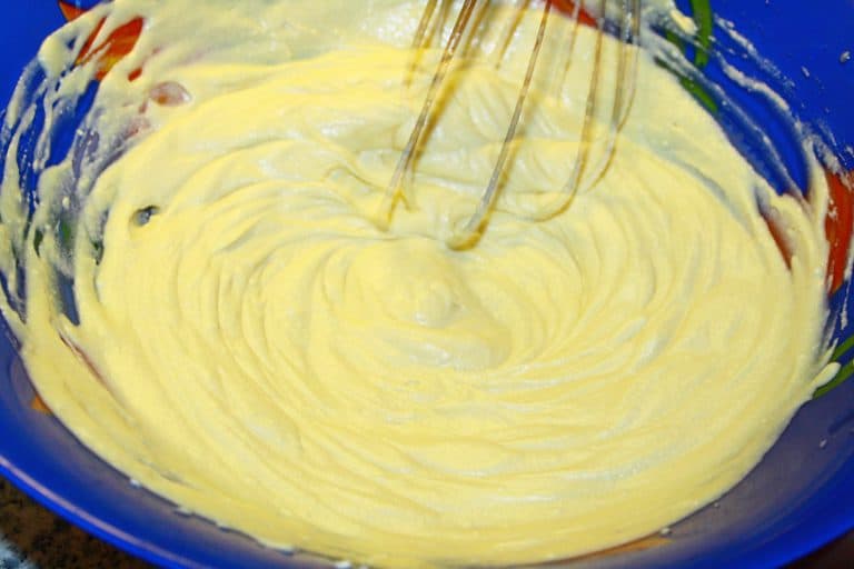 Dortík z jahodového sorbetu a limetové pěny