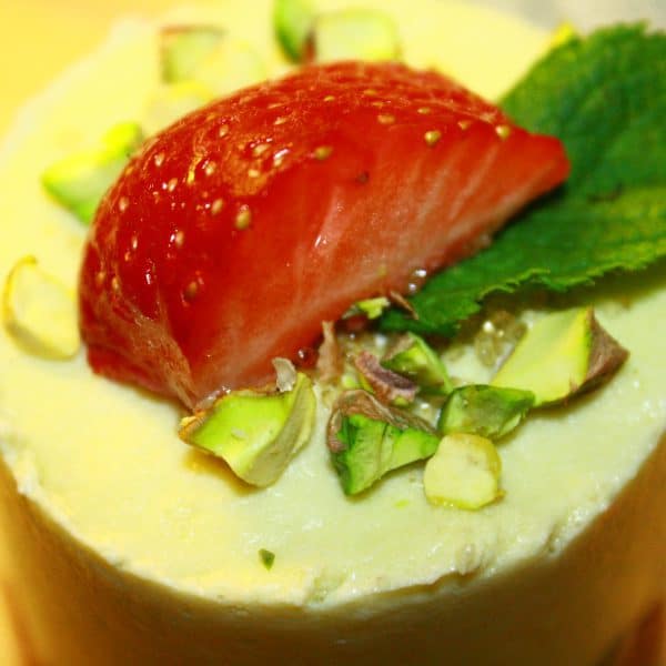 Dortík z jahodového sorbetu a limetové pěny