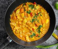 Dýňové curry s cizrnou a kokosovým mlékem