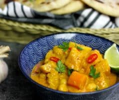 Dýňové curry s cizrnou a kokosovým mlékem