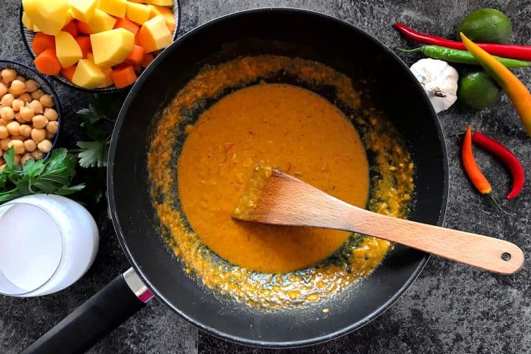 Dýňové curry s cizrnou a kokosovým mlékem