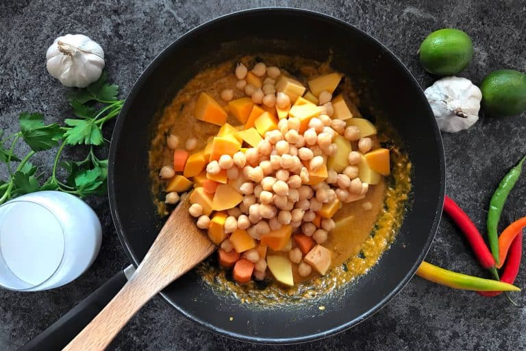 Dýňové curry s cizrnou a kokosovým mlékem