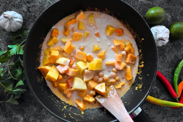 Dýňové curry s cizrnou a kokosovým mlékem