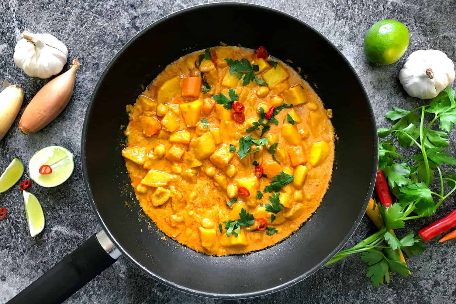 Dýňové curry s cizrnou a kokosovým mlékem