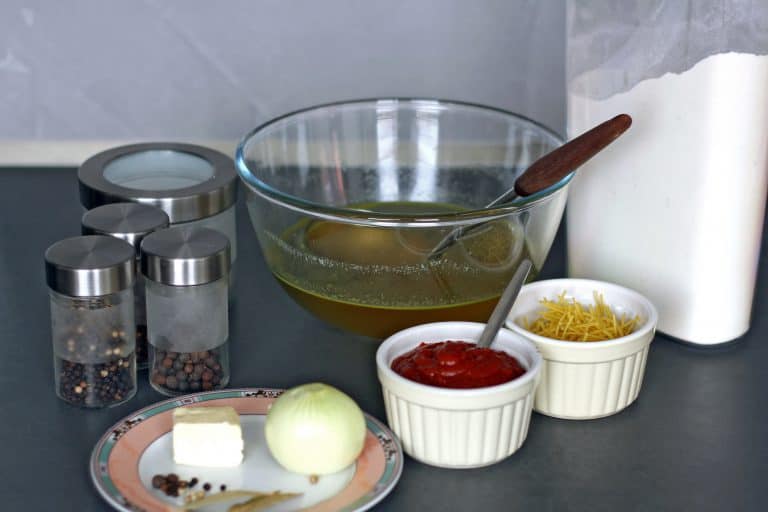 Rajská polévka s nudlemi