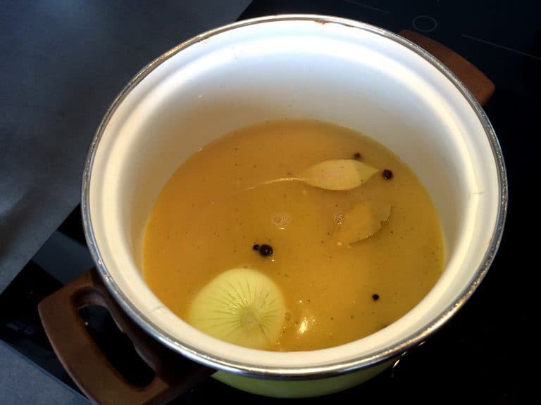 Rajská polévka s nudlemi