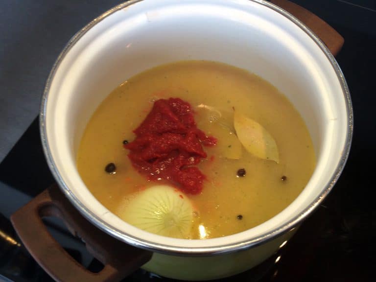 Rajská polévka s nudlemi