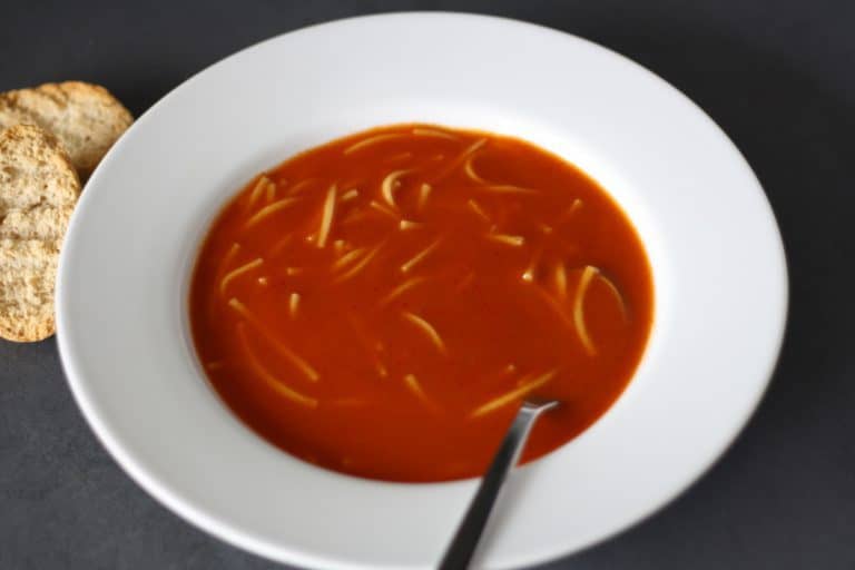 Rajská polévka s nudlemi