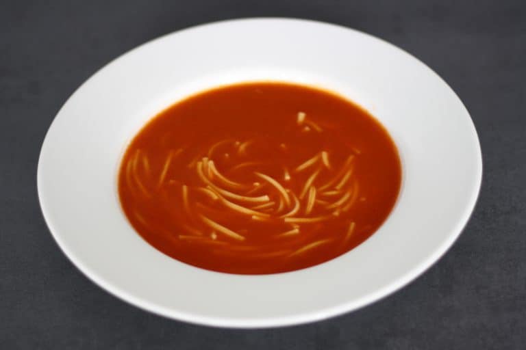 Rajská polévka s nudlemi