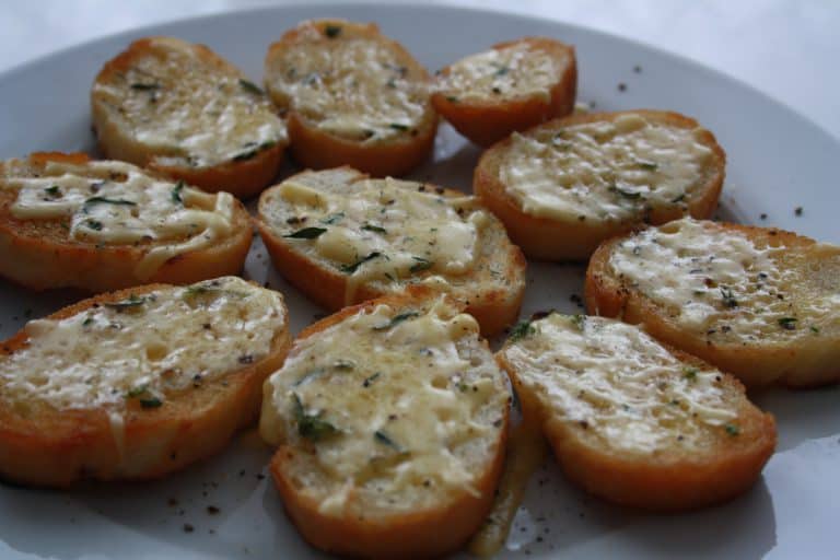 Rukolový salát s černým jeřábem