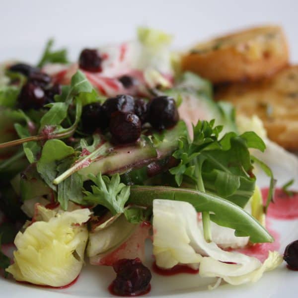 Rukolový salát s černým jeřábem