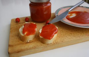 Šípková marmeláda s hřebíčkem