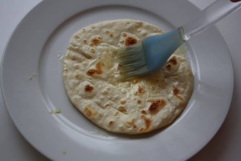 Placky čapátí s česnekovým olejem