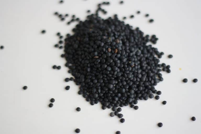 Salát z červené řepy, jablka a řapíkatého celeru