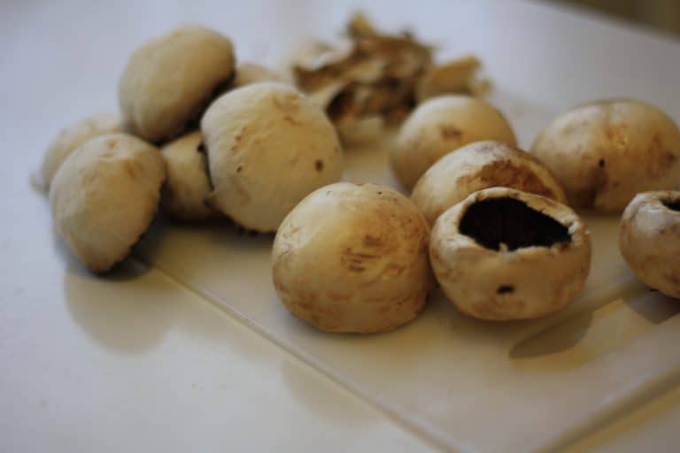 Salát z červené řepy, jablka a řapíkatého celeru