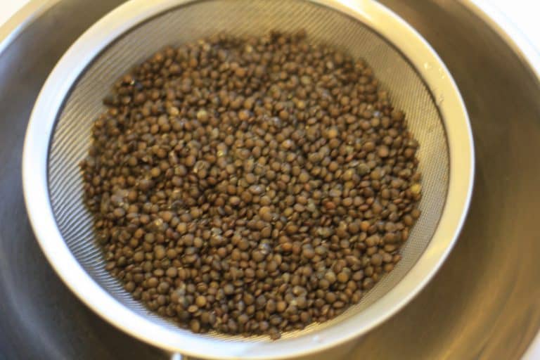 Salát z červené řepy, jablka a řapíkatého celeru