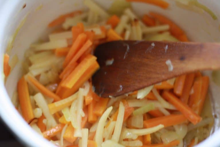 Zeleninová polévka s řapíkatým celerem