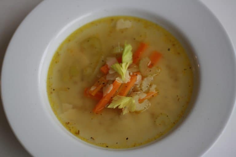 Zeleninová polévka s řapíkatým celerem
