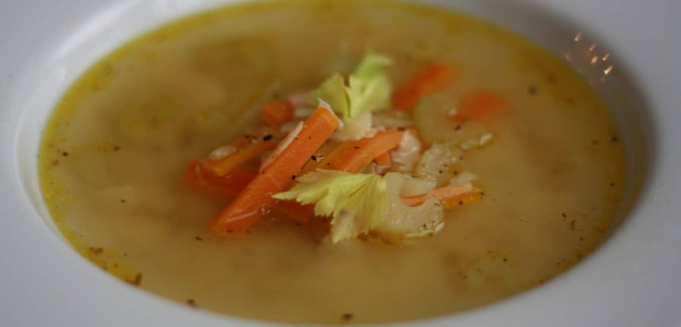 Zeleninová polévka s řapíkatým celerem