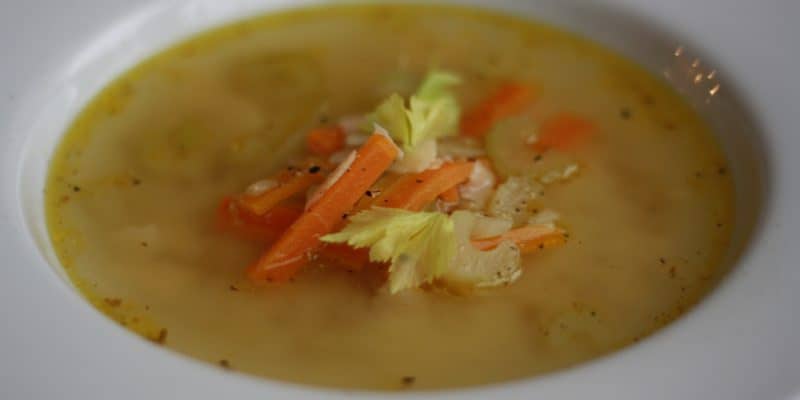 Zeleninová polévka s řapíkatým celerem