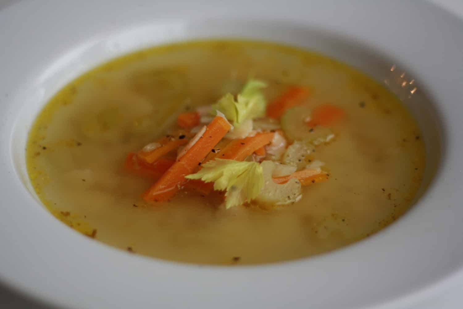 Zeleninová polévka s řapíkatým celerem