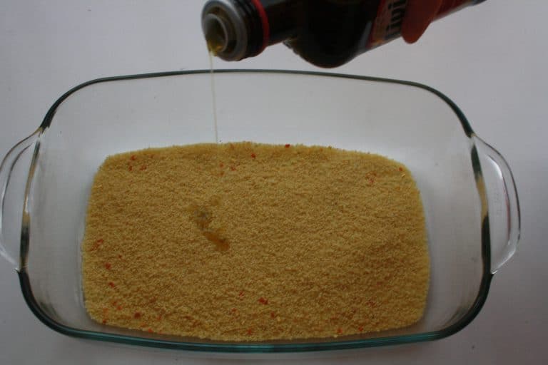 Kuskus s čočkou, kozím sýrem a cibulovými kroužky