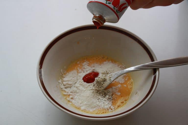 Kuskus s čočkou, kozím sýrem a cibulovými kroužky