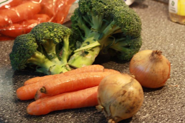 Zapečená zelenina s rajčatovým bešamelem