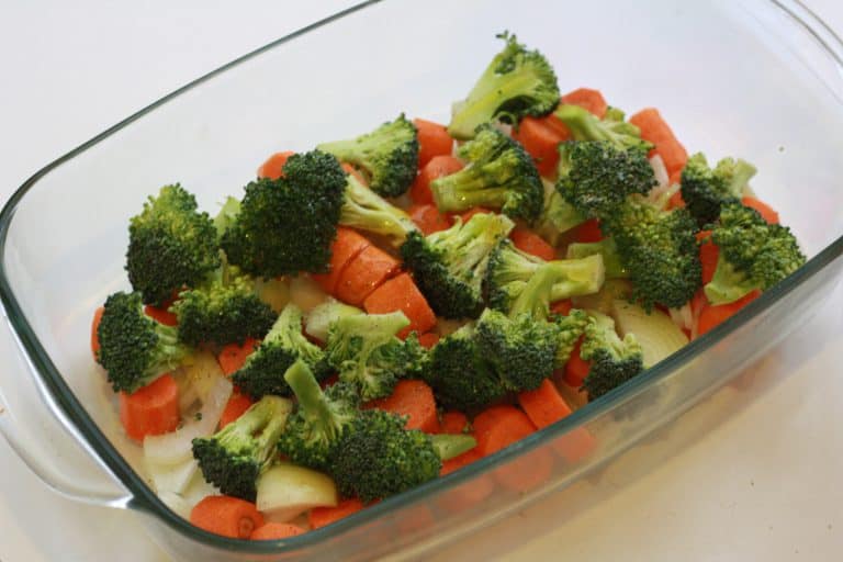 Zapečená zelenina s rajčatovým bešamelem