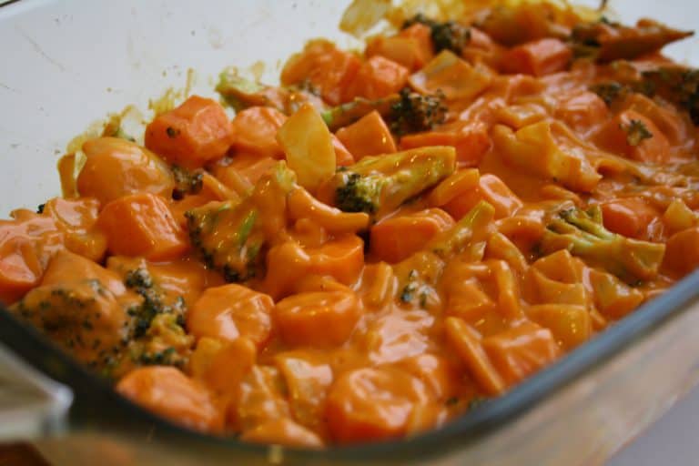 Zapečená zelenina s rajčatovým bešamelem