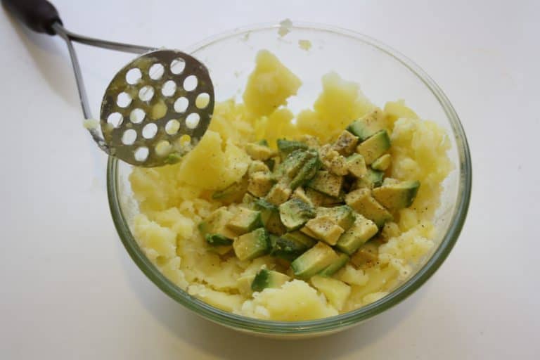 Šťouchané brambory s avokádem