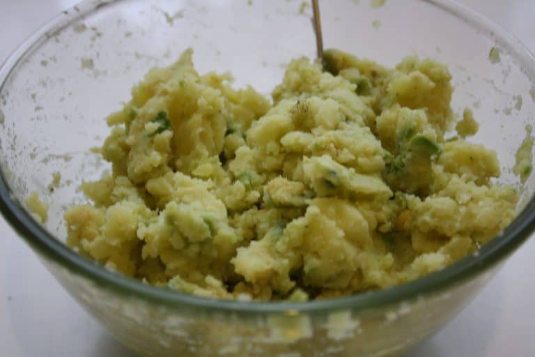 Šťouchané brambory s avokádem