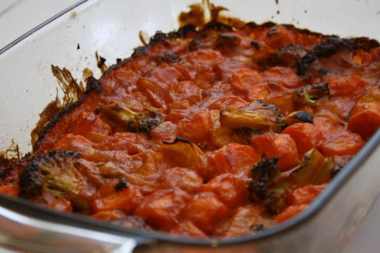 Zapečená zelenina s rajčatovým bešamelem