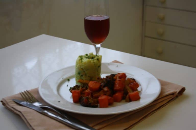 Zapečená zelenina s rajčatovým bešamelem