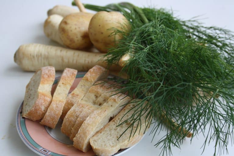 Petrželová polévka s koprem a medvědím česnekem